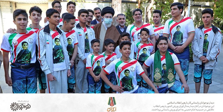 عکس یادگاری امروز نوجوانان باستانی‌کار با رهبر انقلاب اسلامی