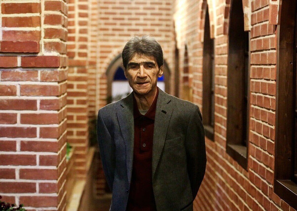 یادگاری حامد بهداد از ناصر تقوایی/عکس یادگاری حامد بهداد از ناصر تقوایی/عکس