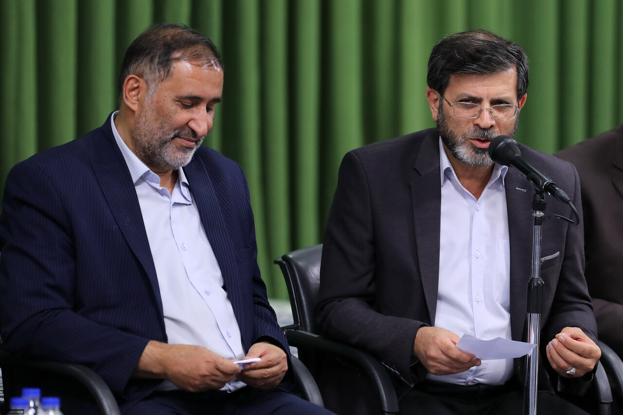 آقا، «غزل۳» اخوان ‌ثالث را مثل دعای ابوحمزه ثمالی می‌دانست/ با مدیحه مخالف بود و می‌گفت به جایش برای همسرتان عاشقانه بگویید  